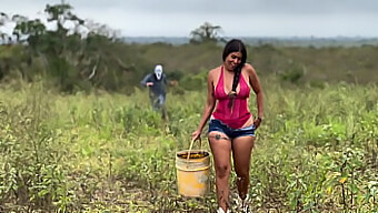 Madrasta Latina Com Grandes Seios Naturais Fica Safada Para O Halloween